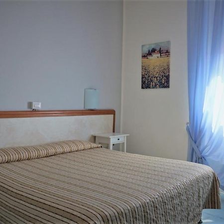 Hotel Marta 弗利 外观 照片