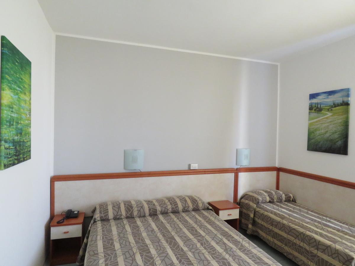 Hotel Marta 弗利 外观 照片
