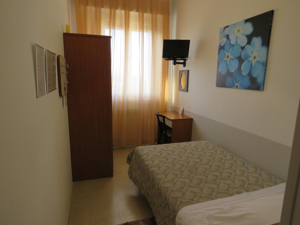 Hotel Marta 弗利 外观 照片