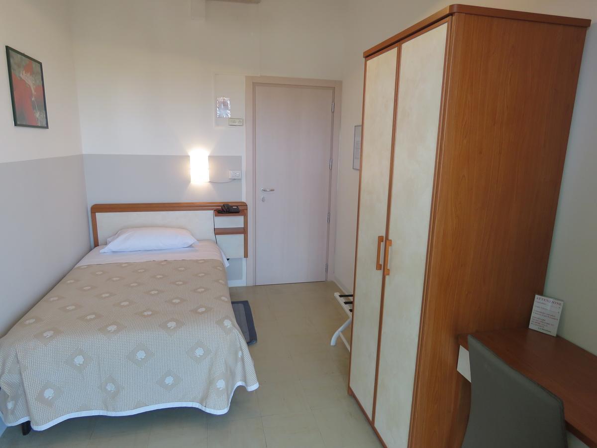 Hotel Marta 弗利 外观 照片