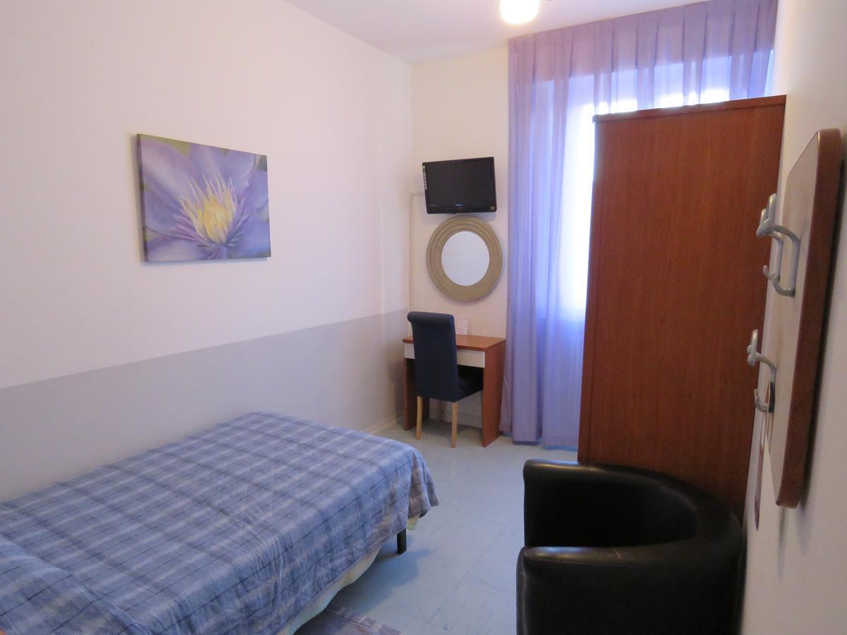 Hotel Marta 弗利 外观 照片