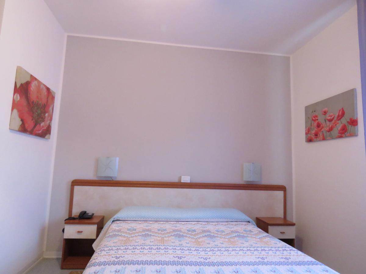 Hotel Marta 弗利 外观 照片