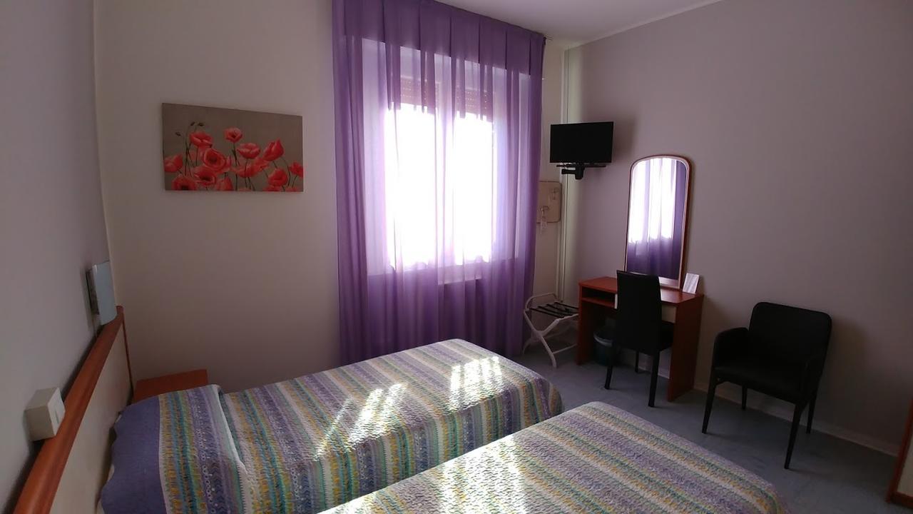 Hotel Marta 弗利 外观 照片